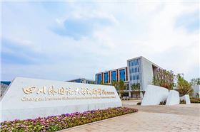 四川宜賓外語大學多功能劇院選用線陣音箱系統【萬昌企業】