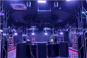 萬昌ACAIF高效助力泉州瘋狂熊貓酒吧,打造頂級視聽體驗!