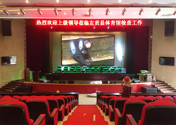 多功能廳采用爵士龍線陣音箱系統方案 LAB-608