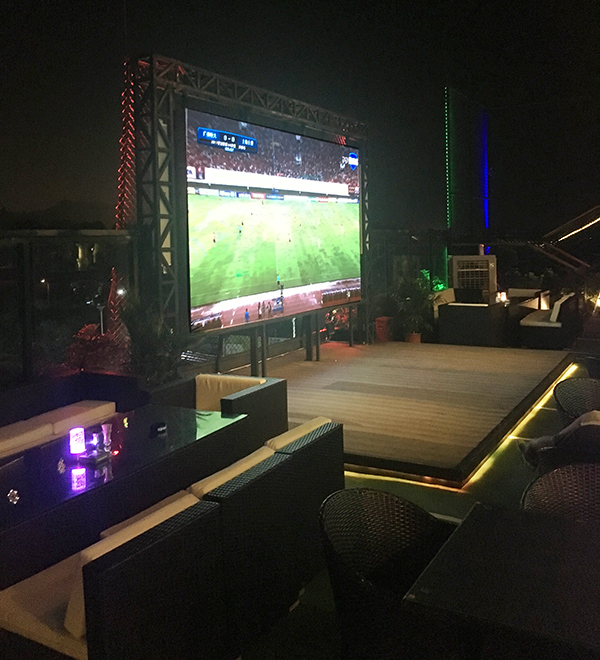 進(jìn)口專業(yè)音響設(shè)備入駐娛樂露天酒吧