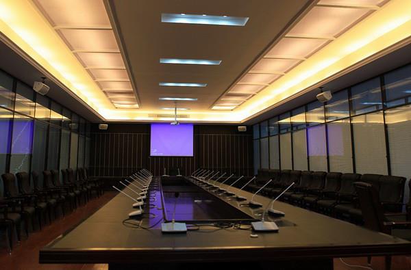 會(huì)議室音響設(shè)備混響延時(shí)不當(dāng)