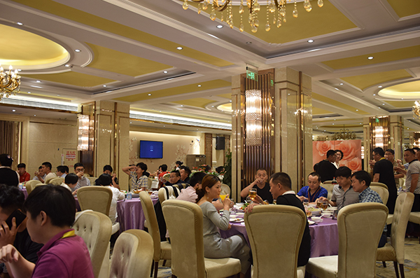 萬昌“砸金蛋”晚宴