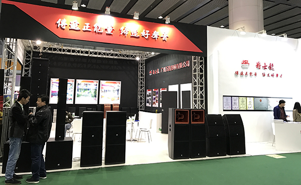 注重線陣音響效果的藝術手段