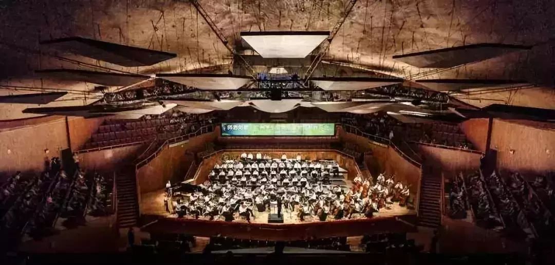 我們最熟悉的星海音樂廳就是山谷梯田廳