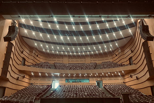 四川宜賓外語大學(xué)多功能劇院選用線陣音箱系統(tǒng)【萬昌企業(yè)】