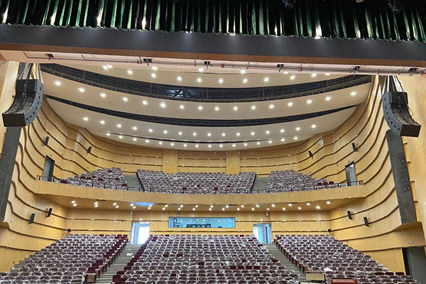 四川宜賓外語大學(xué)多功能劇院選用線陣音箱系統(tǒng)【萬昌企業(yè)】