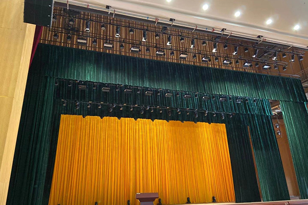 四川宜賓外語大學(xué)多功能劇院選用線陣音箱系統(tǒng)【萬昌企業(yè)】