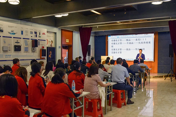 執行力!萬昌邀匯聚金牌講師舉行全員培訓會