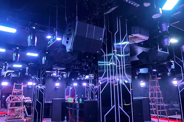 萬昌ACAIF高效助力泉州瘋狂熊貓酒吧,打造頂級(jí)視聽體驗(yàn)!