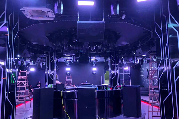 萬昌ACAIF高效助力泉州瘋狂熊貓酒吧,打造頂級(jí)視聽體驗(yàn)!