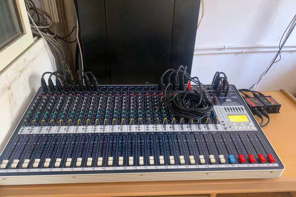 湖南婁底二中多功能體育館成功選用爵士龍JSL線陣音響系統