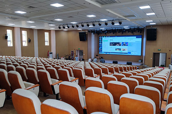 河源市福星中學多功能廳采用爵士龍雙12寸線陣音箱系統