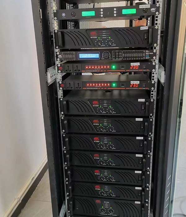 湖南長沙某學校多功能體育館選用JSL爵士龍線陣音響系統