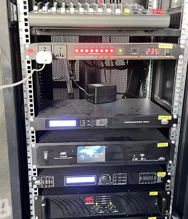 云南普洱某會議室選用爵士龍JSL手拉手視頻會議系統(tǒng)