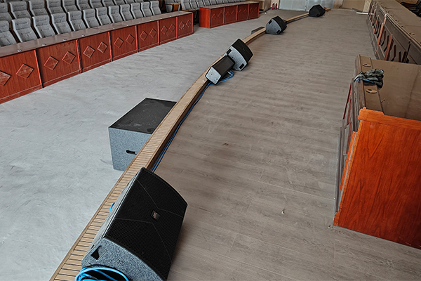 克州阿圖什市新城高級(jí)中學(xué)報(bào)告廳選用爵士龍專業(yè)音響