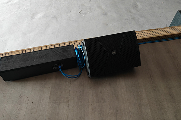 克州阿圖什市新城高級(jí)中學(xué)報(bào)告廳選用爵士龍專業(yè)音響