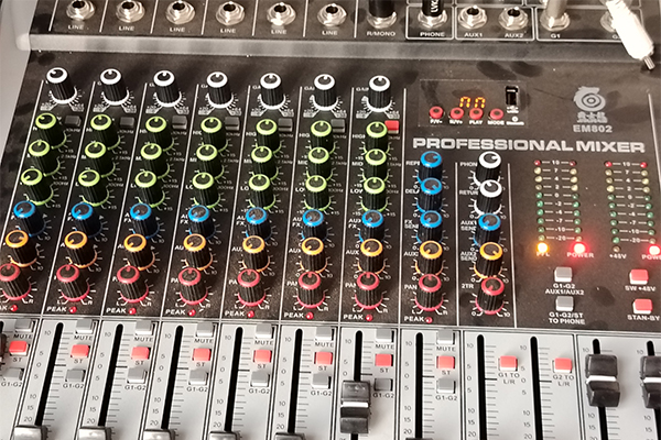 爵士龍音響,奏響江特電機會議室的高效樂章